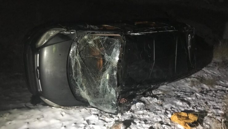 Malatya’da hafif ticari araç kontrolden çıkarak şarampole uçtu