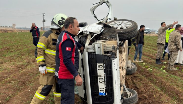 Mardin’de hafif ticari araç, tarlaya uçtu: 2 ölü, 4 yaralı