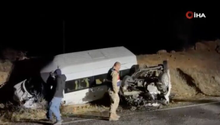 Mardin’de minibüs ile otomobilin çarpıştığı kazada 9 kişi yaralandı