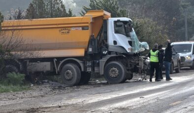 Muğla’da iki hafriyat kamyonu çarpıştı: 1 ağır yaralı