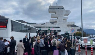 Sarp Sınır Kapısı’nda yılbaşı dönüş yoğunluğu