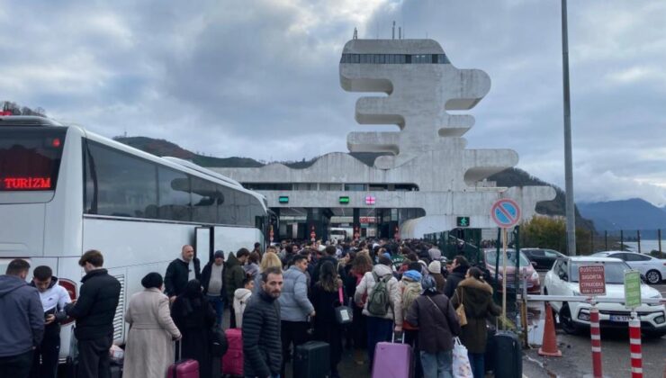 Sarp Sınır Kapısı’nda yılbaşı dönüş yoğunluğu