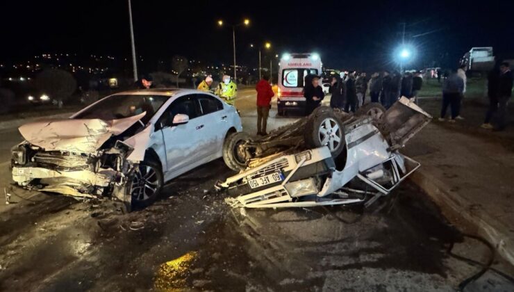 Tokat’ta Tofaş kazada demir yığınına döndü: 3 kişi yaralandı