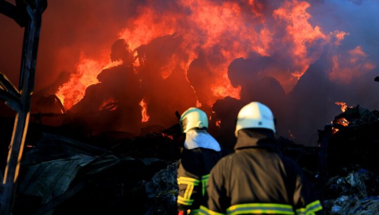 Adana’da  geri dönüşüm fabrikasında çıkan yangında son durum