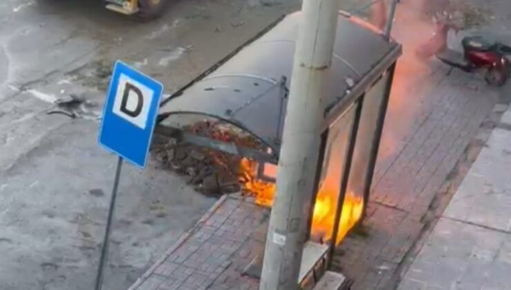 Adana’da iş makinesi elektrik tellerine zarar verince yangın çıktı