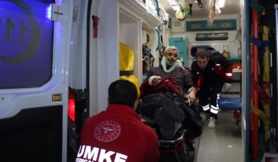 Aksaray’da lastiği patlayan otomobil şarampole yuvarlandı: 5 yaralı