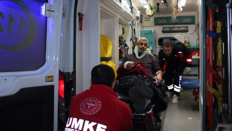 Aksaray’da lastiği patlayan otomobil şarampole yuvarlandı: 5 yaralı