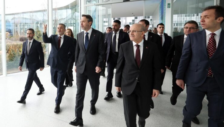 Alparslan Bayraktar ve Mehmet Şimşek, Konya’da güneş enerjisi santralini inceledi