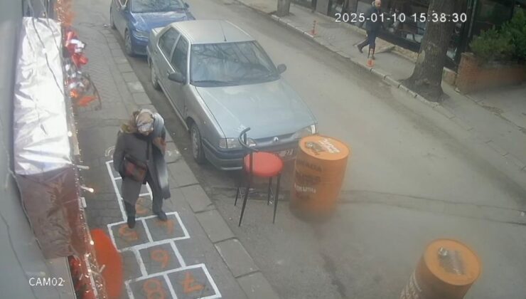 Ankara’da kaldırıma seksek oyunu çizdi