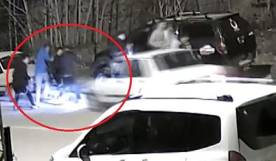 Ankara’da otomobil öğrencilerin arasına daldı: 2 yaralı