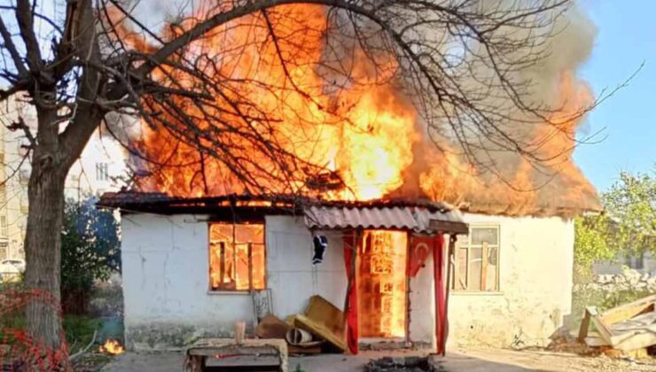 Antalya’da gecekondu yangını