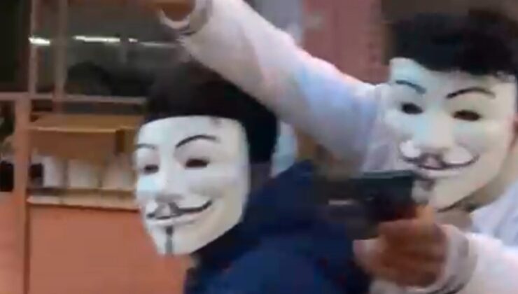 Antalya’da motosikletli gençlerin oyuncak tabancalarla sürücüleri korkuttu