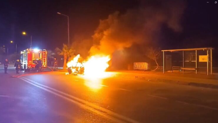 Antalya’da seyir halindeki otomobil küle döndü