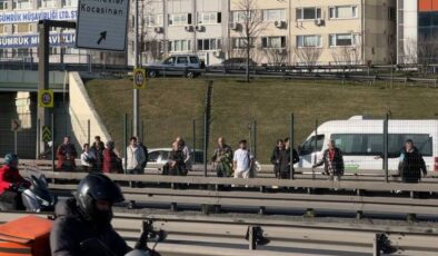 Bahçelievler’de metrobüs arızalandı: Yolcular yolda bekledi