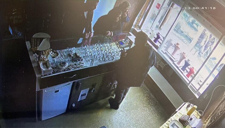 Bingöl’de sahte altınla kuyumcuları dolandırıdılar