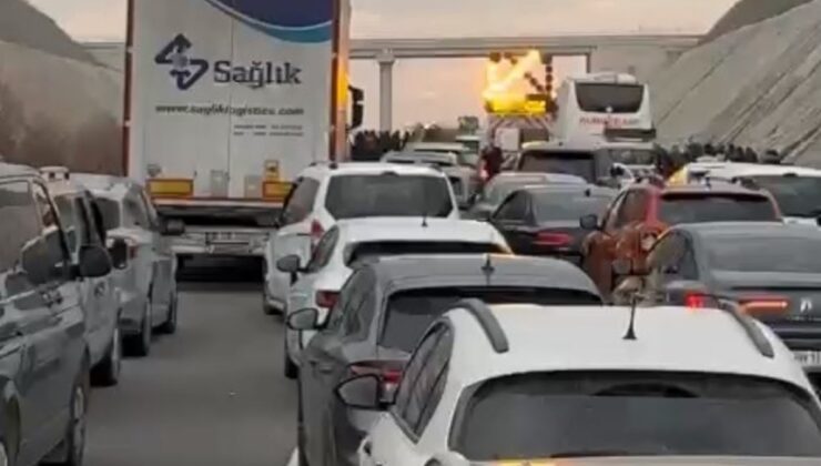 Bursa İzmir otobanında kaza sonrası yol trafiğe kapandı