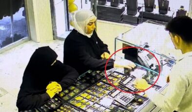 Bursa’da hırsızlar kuyumcuyu ve müşteriyi aynı anda soydu