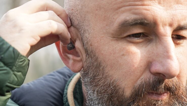 Bursa’da saç ektirirken kulak zarını patlattı