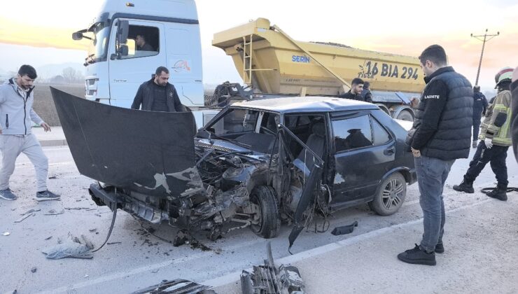 Bursa’da ters şeride geçen otomobil ile kamyon çarpıştı: 1 yaralı