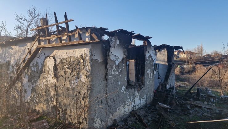 Çorum’da yaşlı adamın cansız bedeni küle dönen evde bulundu