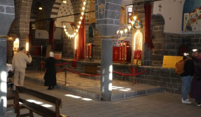 Diyarbakır’da bulunan kiliselere yerli yabancı turist akını