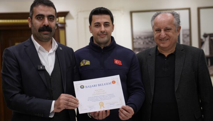 Diyarbakır’da cesur itfaiyeci ve arkadaşlarına başarı belgesi