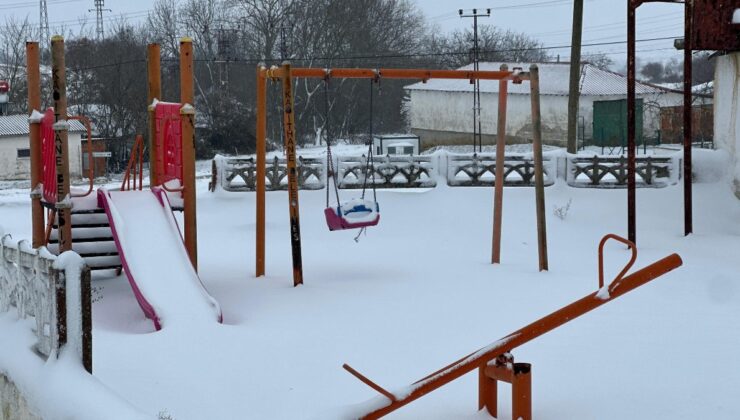 Edirne ve Kırklareli’nin yüksek kesimlerinde kar yağışı