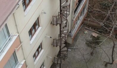 Elazığ’da giriş ve çıkışı olmayan yangın merdiveni tepki çekti