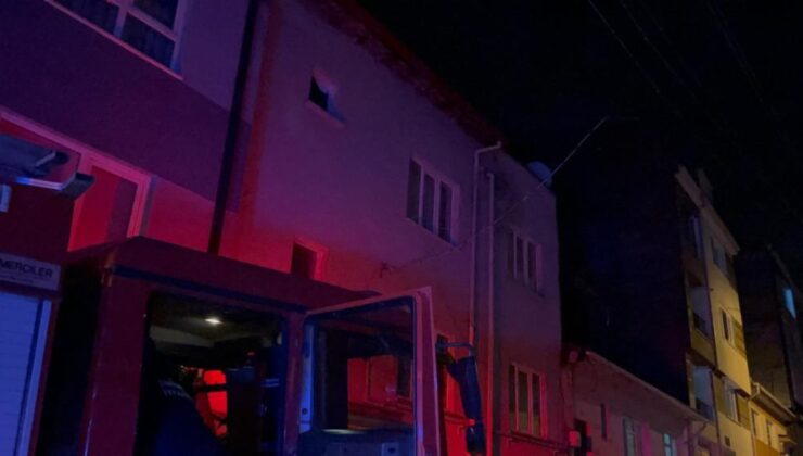 Eskişehir’de çatıyı yakıp aşağıya atlayan şahsın beslediği kuşlar telef oldu