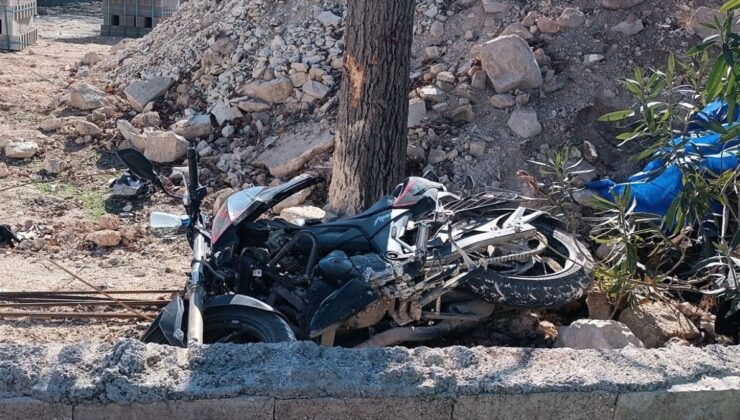 Gaziantep’te ağaca çarpan motosikletteki 2 çocuk can verdi