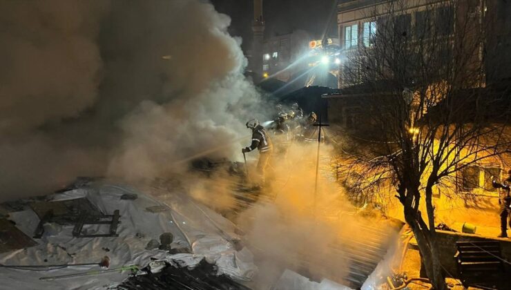 İstanbul Beyoğlu’nda gecekondular yangında kullanılamaz hale geldi