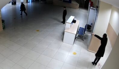 İstanbul’da 16 yaşındaki öğrenci kadın müdür yardımcısını boğazından bıçakladı