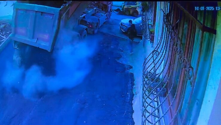 İstanbul’da asfalt döken kamyonun damperi devrildi: Faciadan dönüldü