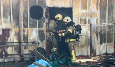 İstanbul’da depoda çıkan yangın paniğe yol açtı