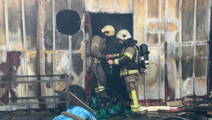 İstanbul’da depoda çıkan yangın paniğe yol açtı