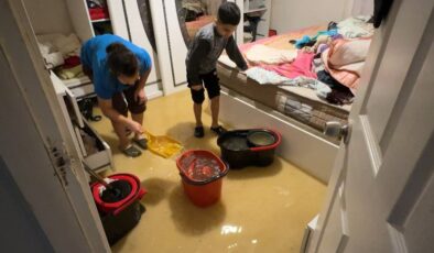 İstanbul’da kanalizasyon sistemi arızalandı, daireyi su bastı