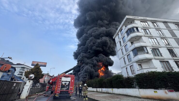 İstanbul’da lastik deposunda yangın