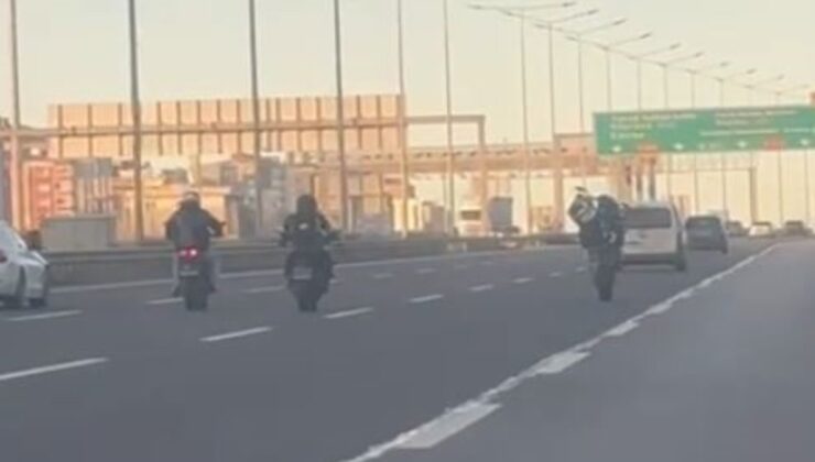İstanbul’da motosikletli gençler trafiği tehlikeye düşürdü