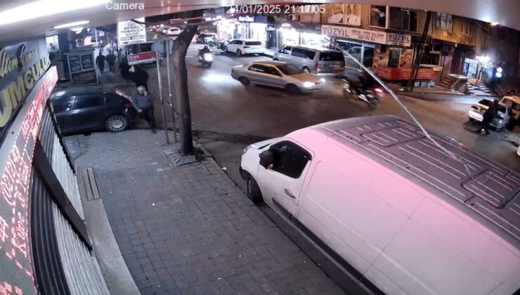 İstanbul’da otomobil motosikletli polislere çarptı