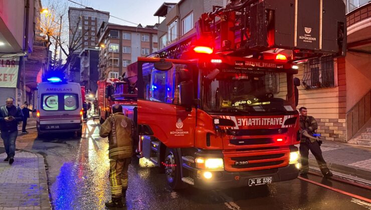 İstanbul’da yangın paniği: 5 katlı binanın çatısı alev aldı