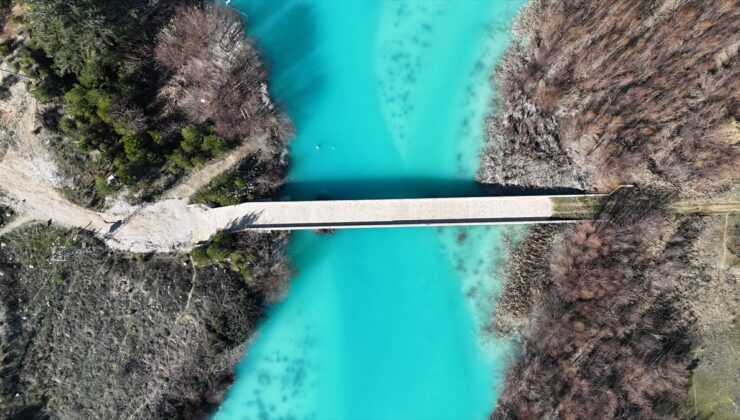 Karaman’da Göksu Nehri, turkuaz rengiyle büyülüyor