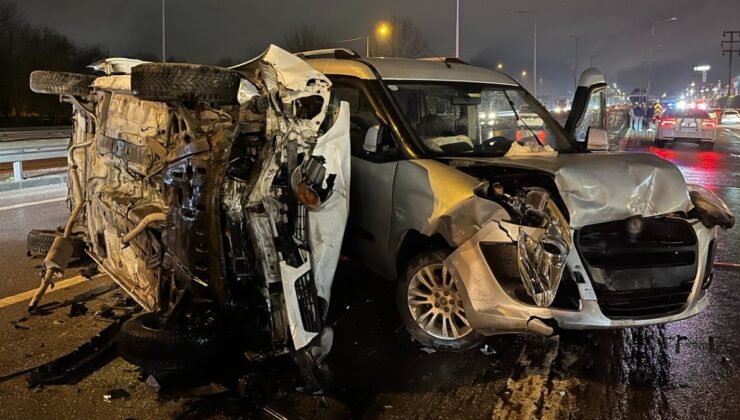 Kocaeli’de ters yöne giren alkollü sürücü zincirleme kazaya neden oldu: 4 yaralı