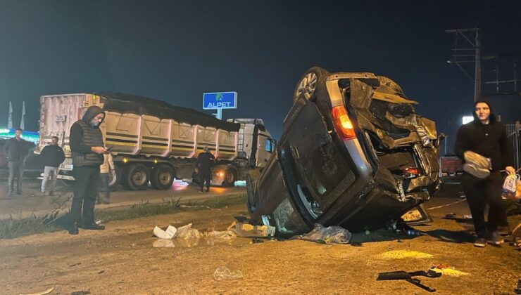 Kocaeli’de tırın çarptığı hafif ticari araç takla attı: 3 yaralı