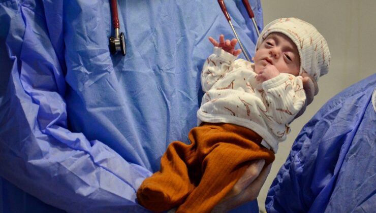 Mersin’de 380 gram doğan Hira Su bebek yaşama tutundu