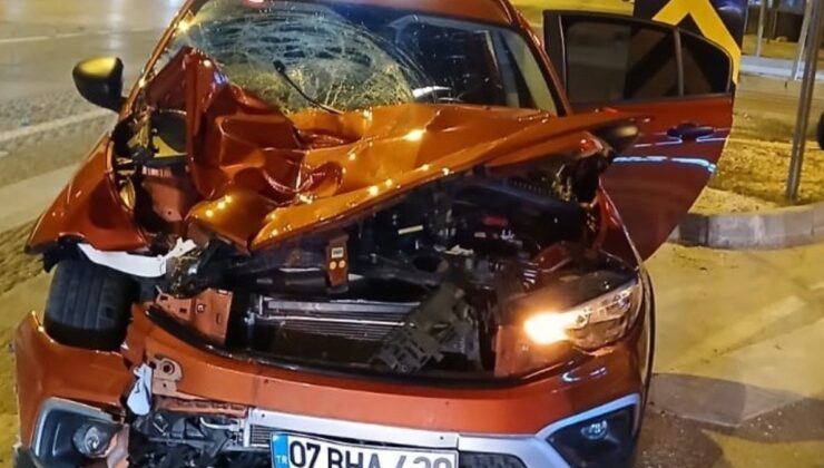 Mersin’de otomobil yayalara çarptı: 2 ölü