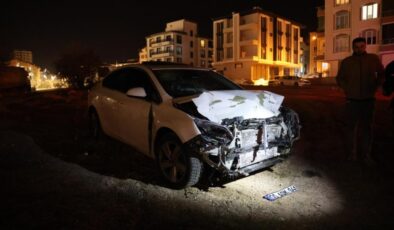Nevşehir’de kaza yapan otomobilin sürücüsü yaralı arkadaşlarını bırakıp kaçtı