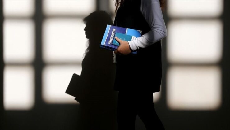 Rize’de dini değerleri aşağılayan akademisyen görevden uzaklaştırıldı