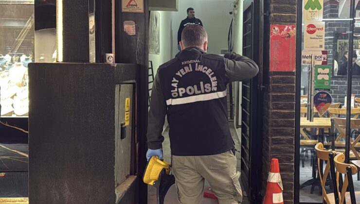 Sakarya’da eski polis, sevgilisini boğazından defalarca bıçakladı