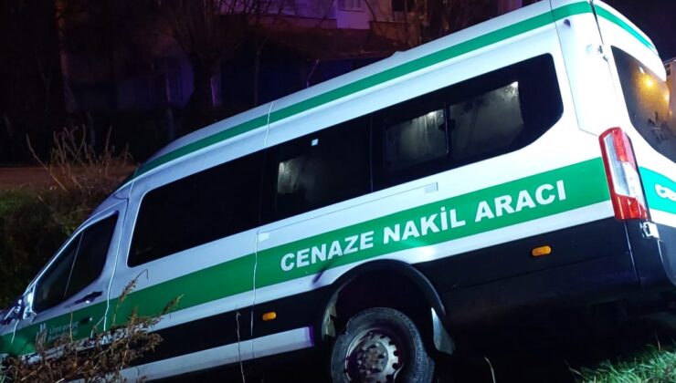 Samsun’da cenaze aracı devrildi: 10 yaralı