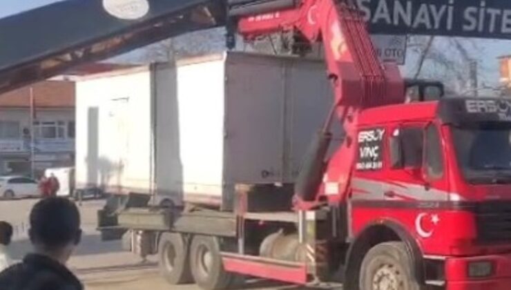 Samsun’da konteyner taşıyan vinç sanayi nizamiyesine takıldı